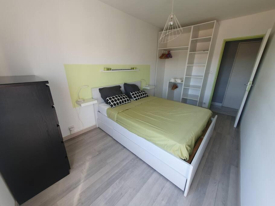 Appartement Avec 3 Chambres 80M2 Plein Sud Marignane Buitenkant foto